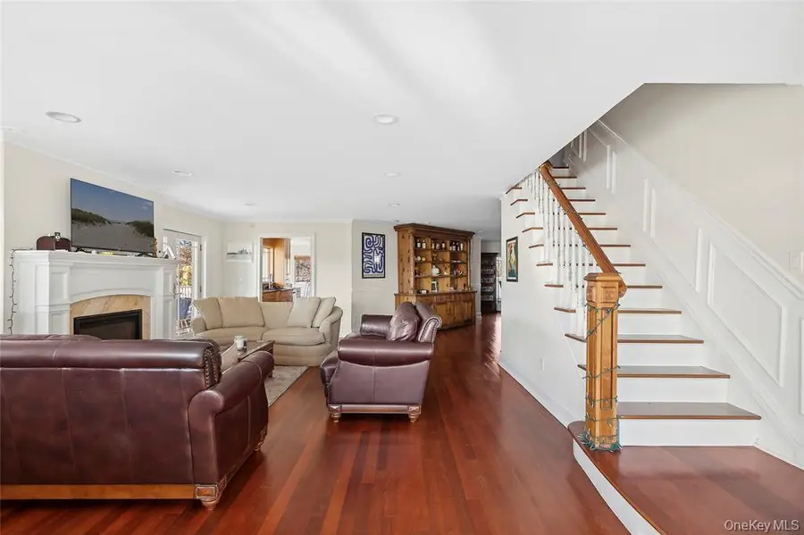 4 Quebec Road, Island Park, NY 11558 - #3