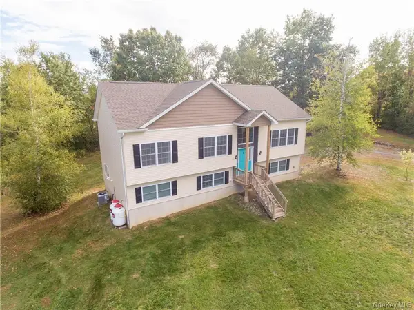 9 Jake Henry Drive, Marlboro, NY 12542