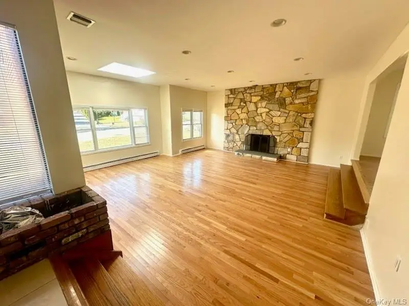 106 Woods Drive, Roslyn, NY 11576 - #2