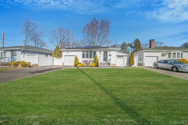 23 Pearsall Place, Deer Park, NY 11729