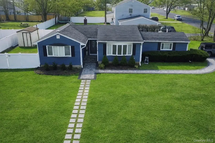 178 Spur Drive S, Bay Shore, NY 11706 - #2