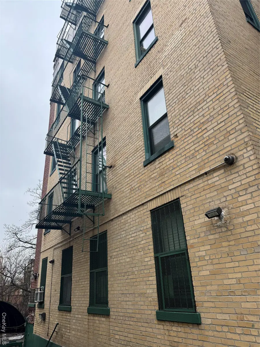 530 E 159th Street #38, Bronx, NY 10451 - #3