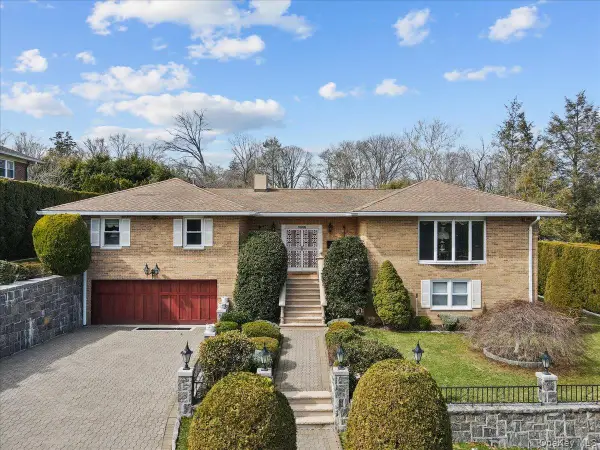 7 Greystone Circle, Bronxville, NY 10708