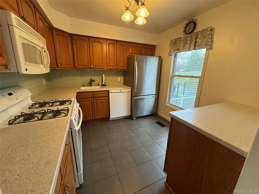 15 Helen Court, Beacon, NY 12508 - #2