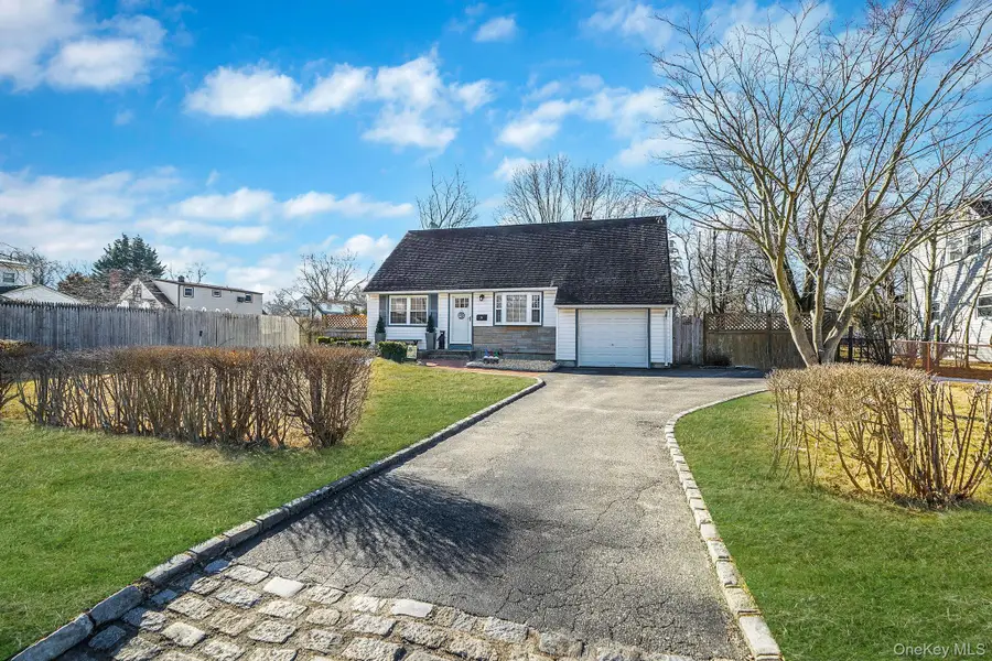 34 W Lakeland Street, Bay Shore, NY 11706 - #2