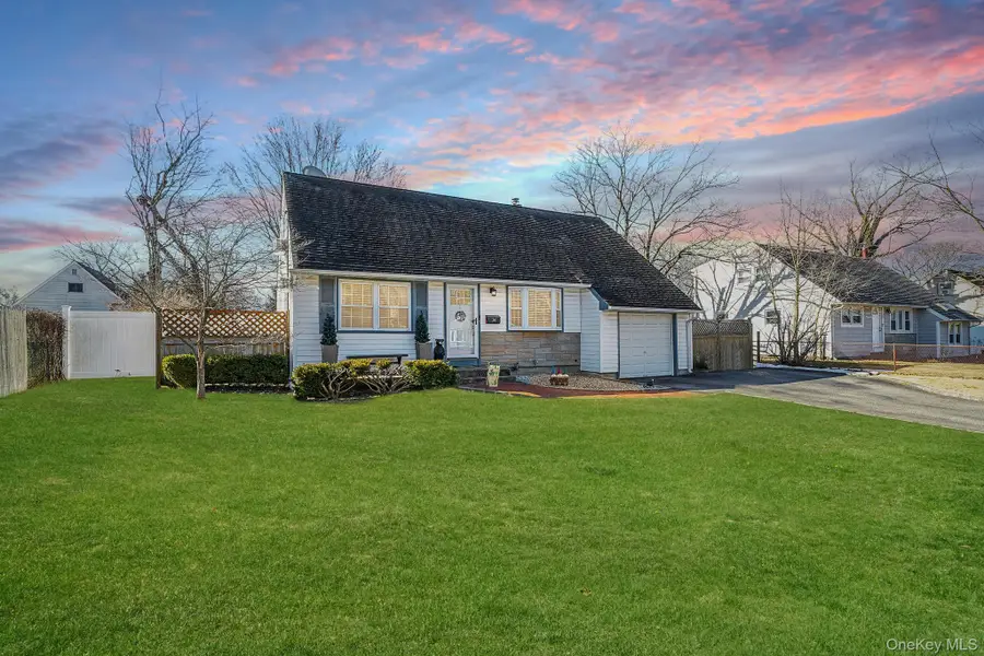 34 W Lakeland Street, Bay Shore, NY 11706 - #3