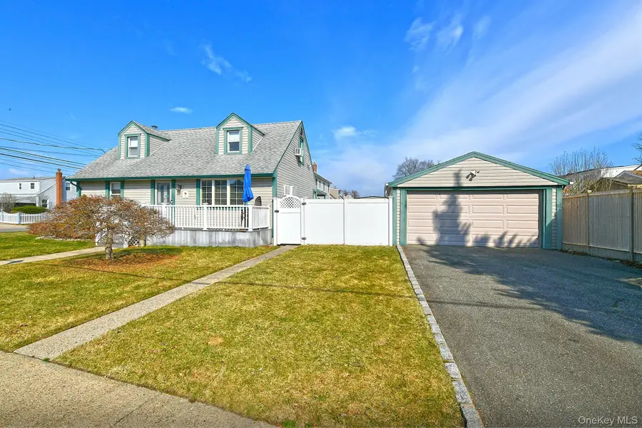 120 E Zoranne Drive, Farmingdale, NY 11735 - #3