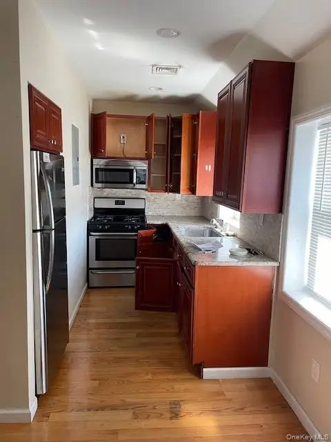 26 E Hawthorne Avenue, Valley Stream, NY 11580 - #3