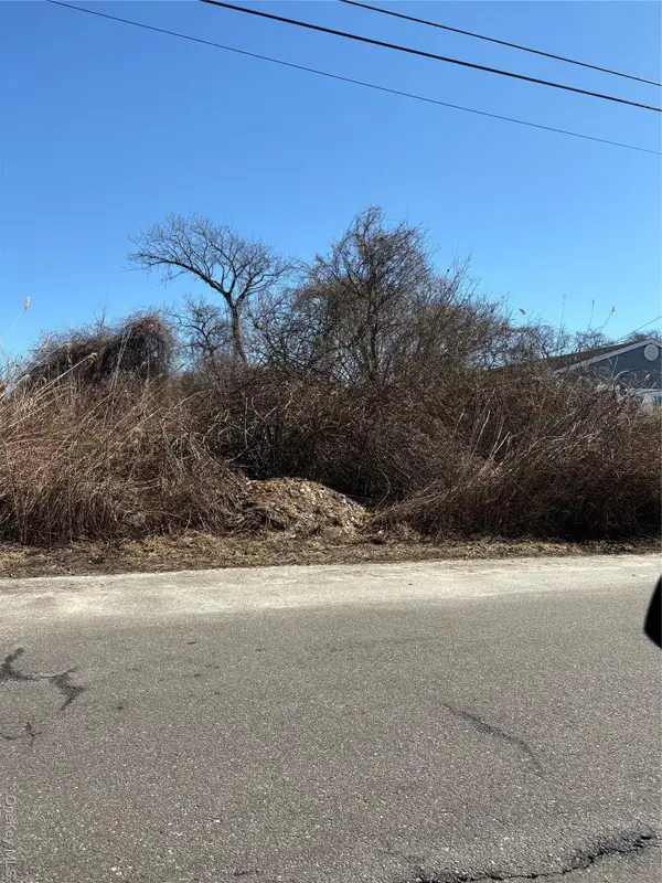 Grandview Drive, Shirley, NY 11967