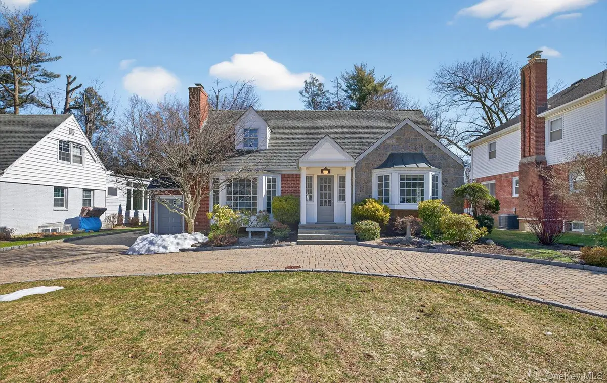 3 N Avalon Road, Great Neck, NY 11021 - #1