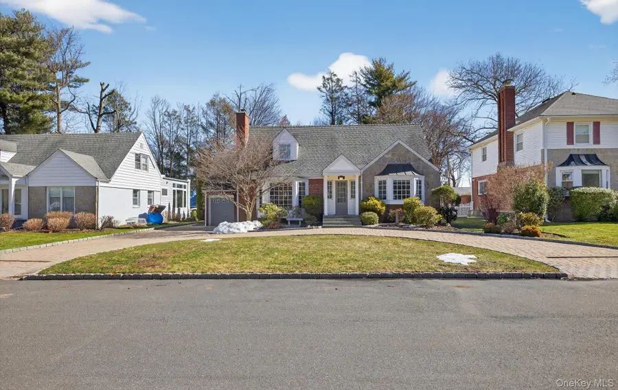 3 N Avalon Road, Great Neck, NY 11021 - #3