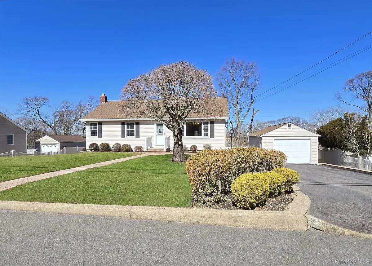 5 Hancock Street, Smithtown, NY 11787 - #1