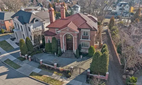 12 Point Crescent, Malba, NY 11357