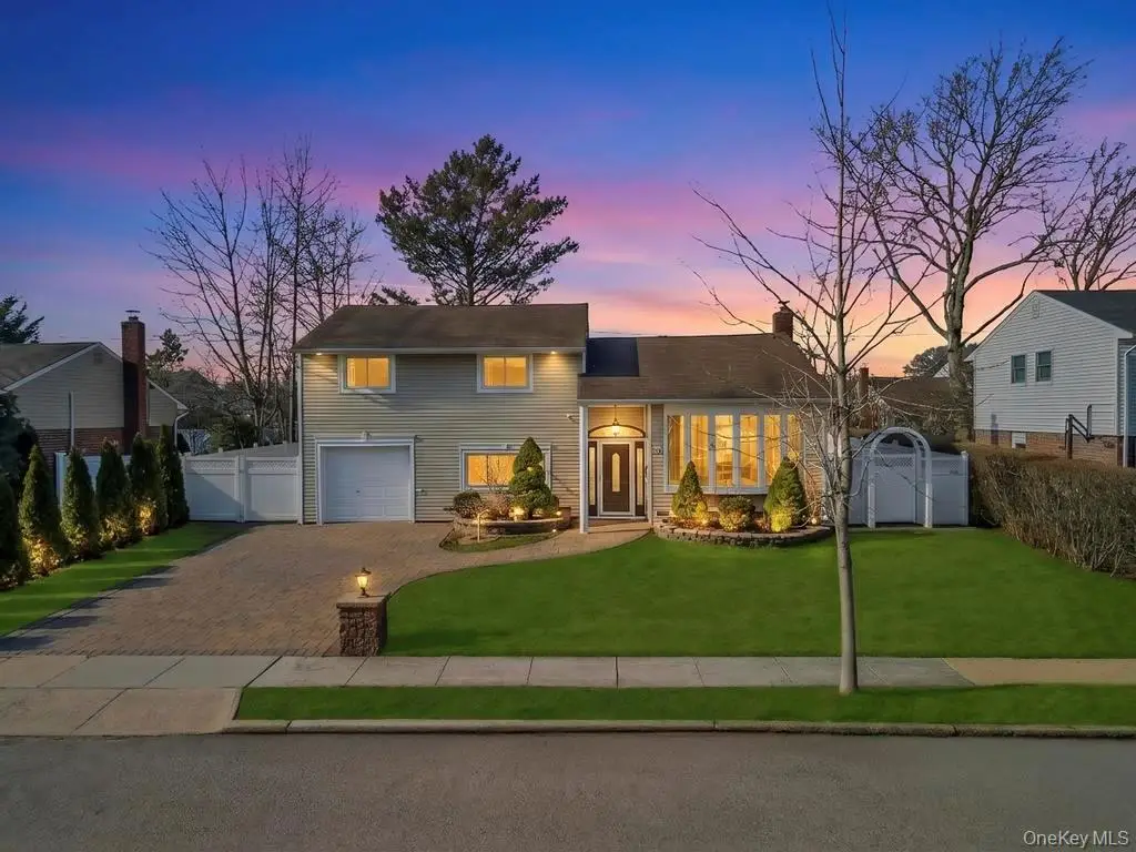 16 Phipps Lane, Plainview, NY 11803 - #1