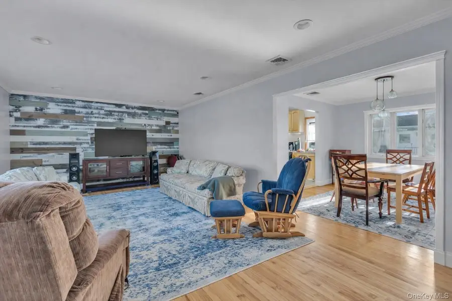 351 Venetian Boulevard, Lindenhurst, NY 11757 - #3