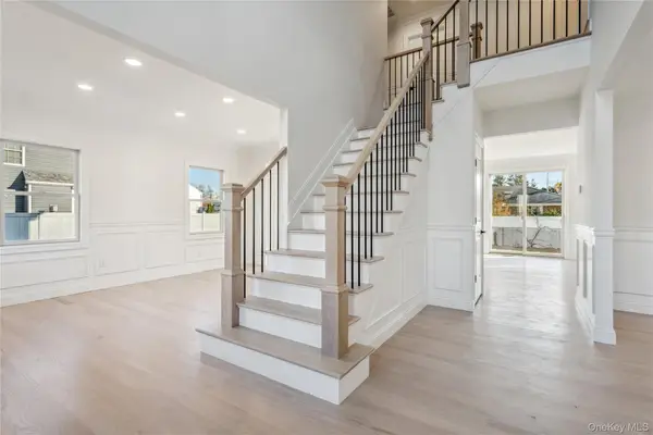 27B Belmont Circle, Syosset, NY 11791