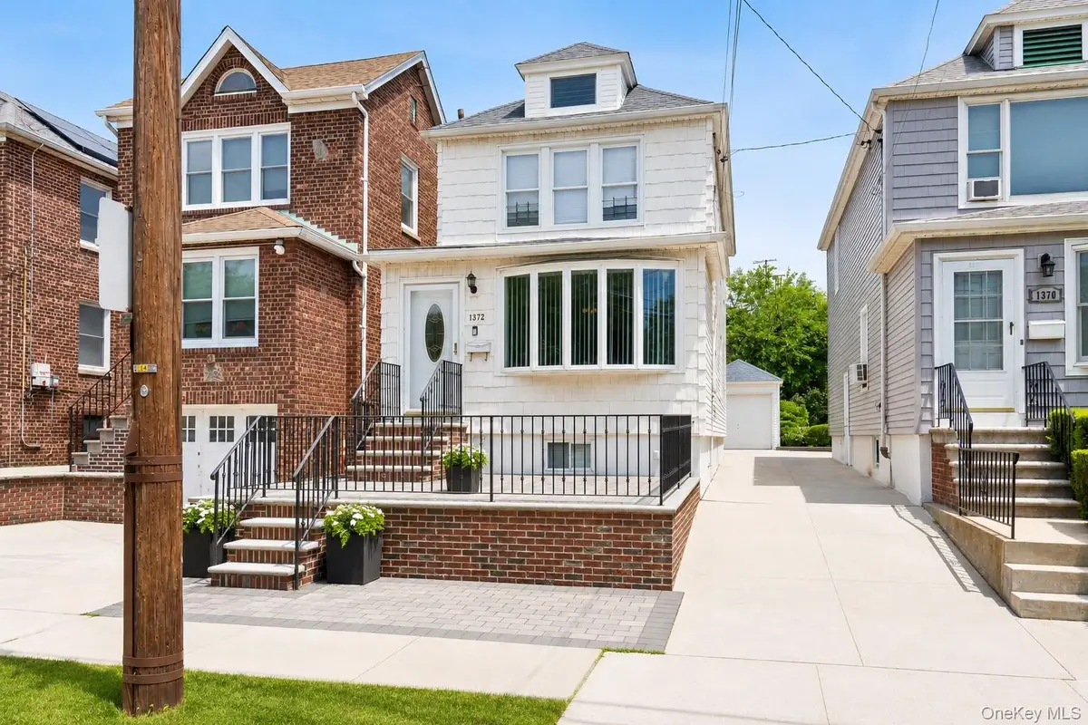 1372 Hollywood Avenue, Bronx, NY 10461 - #1