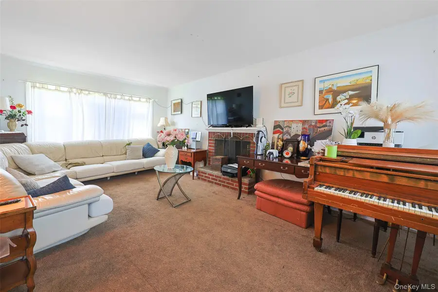 84 Middle Neck Road, Roslyn, NY 11576 - #3