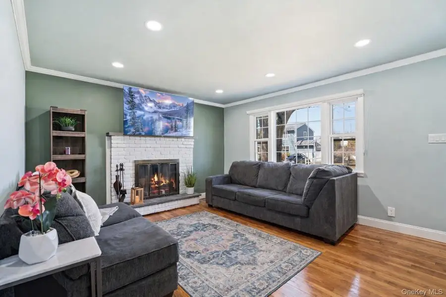 303 Kansas Street, Lindenhurst, NY 11757 - #3