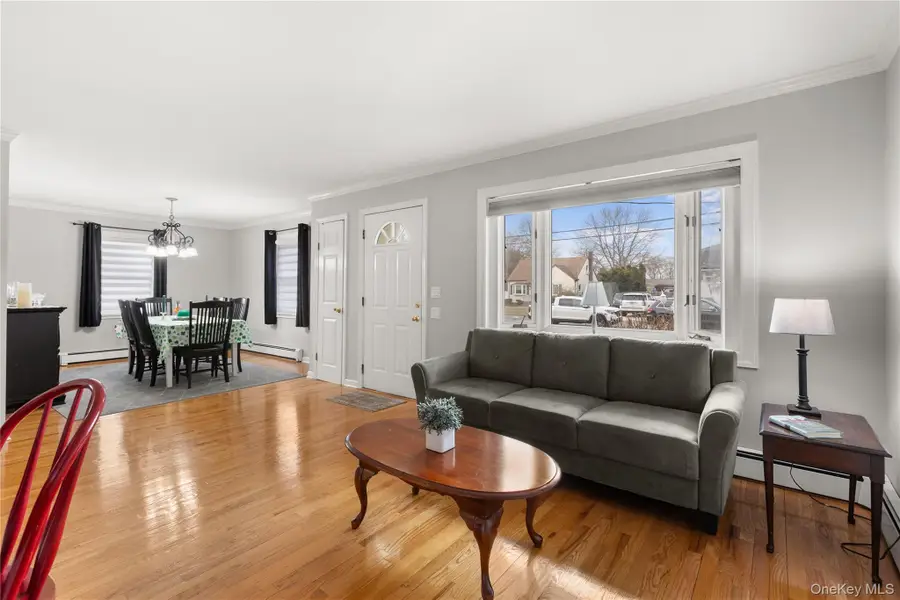 89 Cotter Street, West Islip, NY 11795 - #3