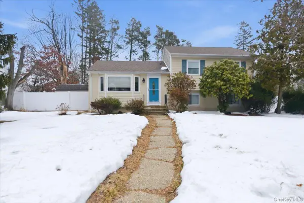 30 Middle Drive, Huntington, NY 11743