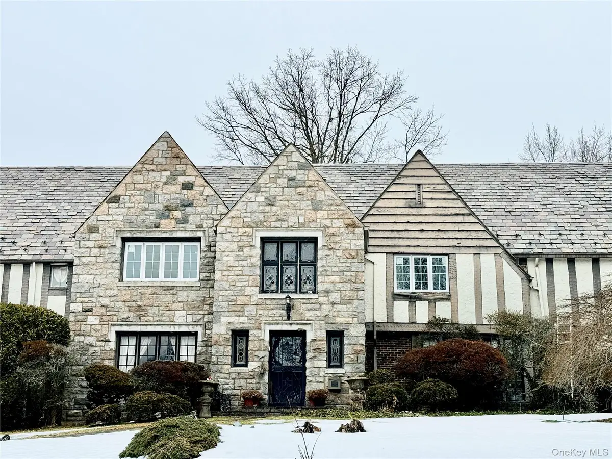 3 Merrivale Terrace, Great Neck, NY 11020 - #1