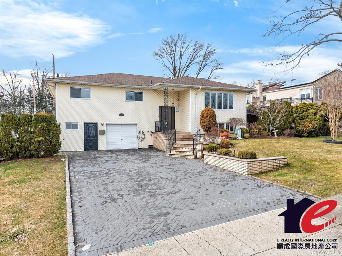 55 Executive Drive, Manhasset Hills, NY 11040 - #1