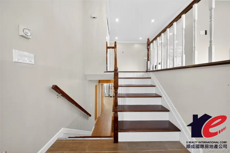 55 Executive Drive, Manhasset Hills, NY 11040 - #2