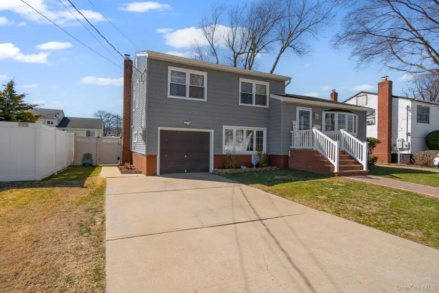 572 S Bayview Avenue, Freeport, NY 11520 - #2