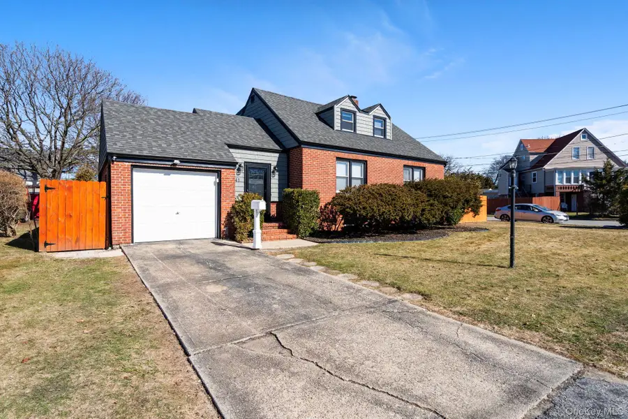 41 Liberty Avenue, North Babylon, NY 11703 - #2