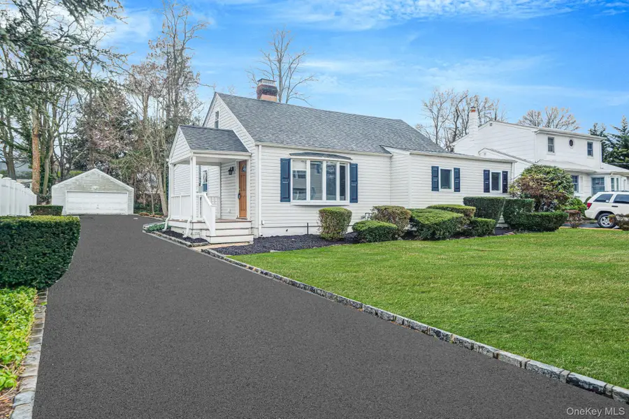 8 Florence Court, Huntington Station, NY 11746 - #2