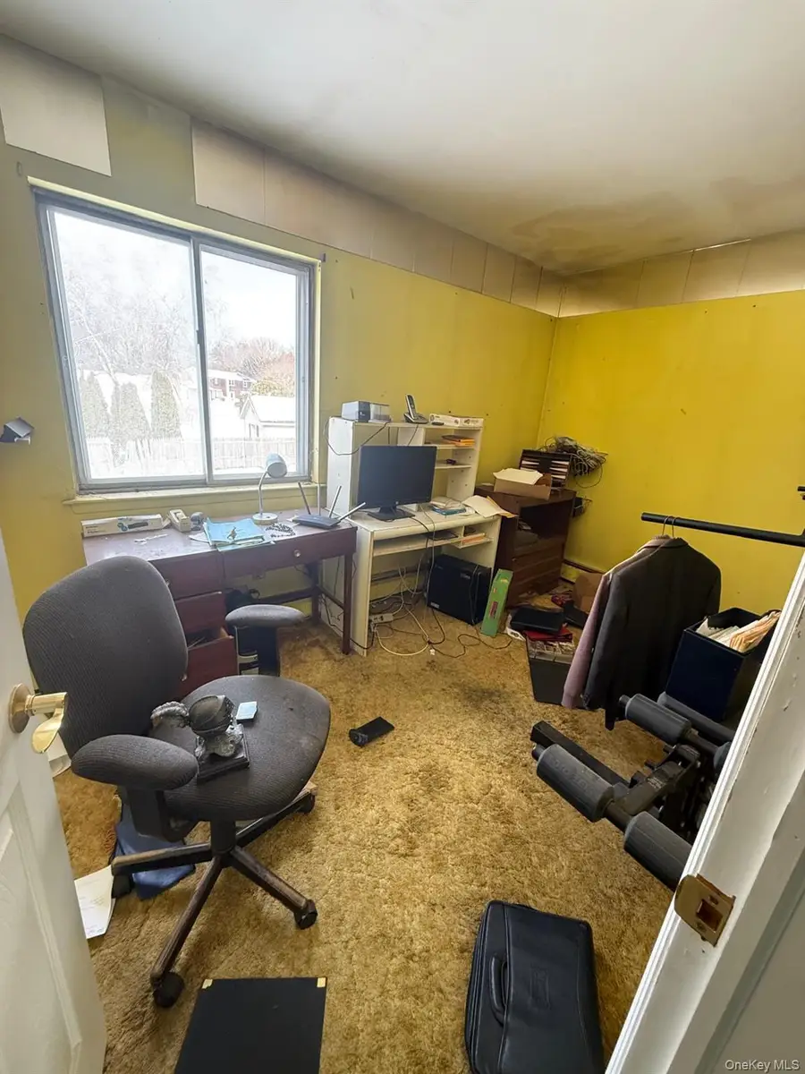 5 Bernice Court, Coram, NY 11727 - #3