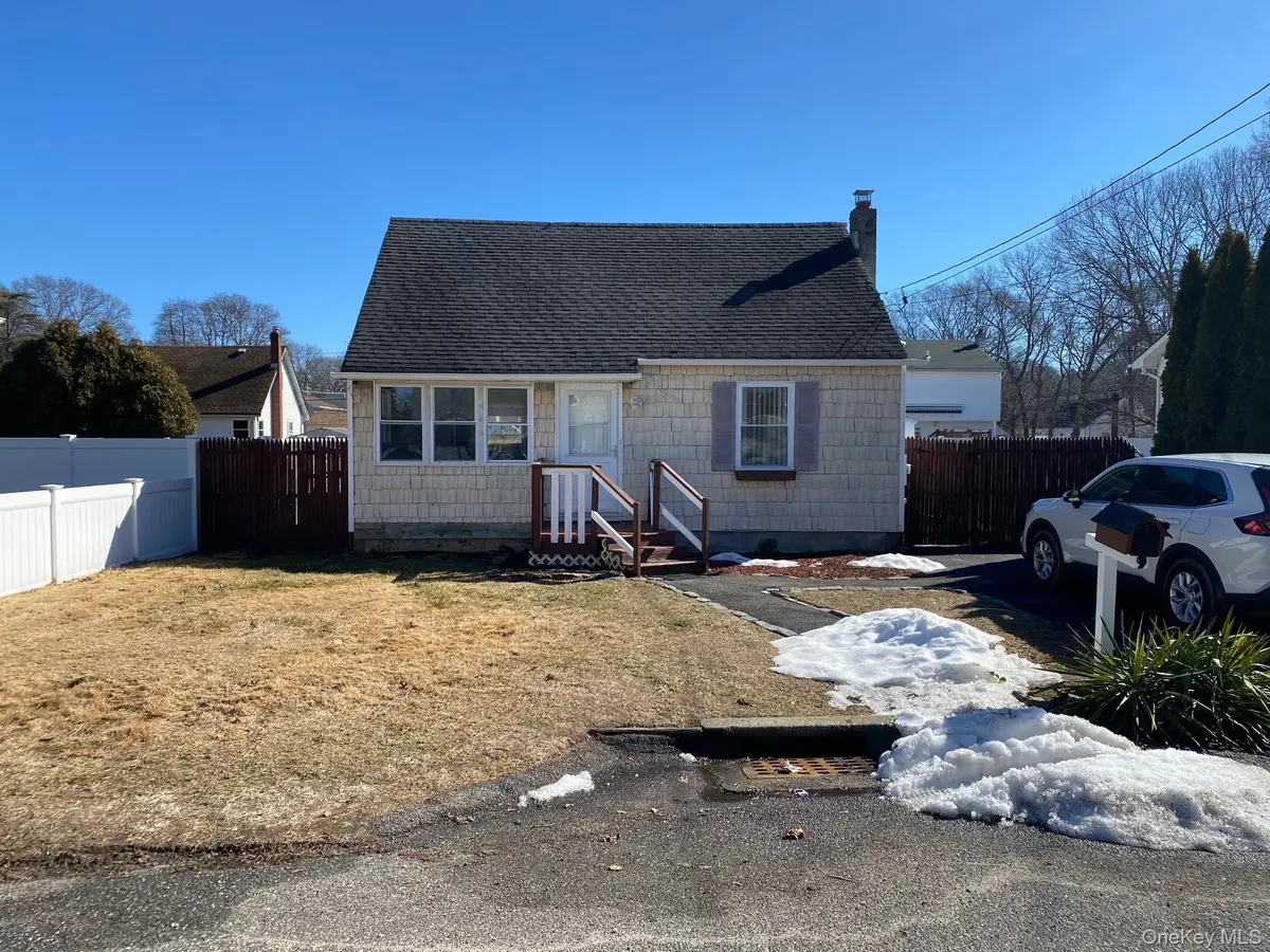 9 Beechwood Drive, Shirley, NY 11967 - #1