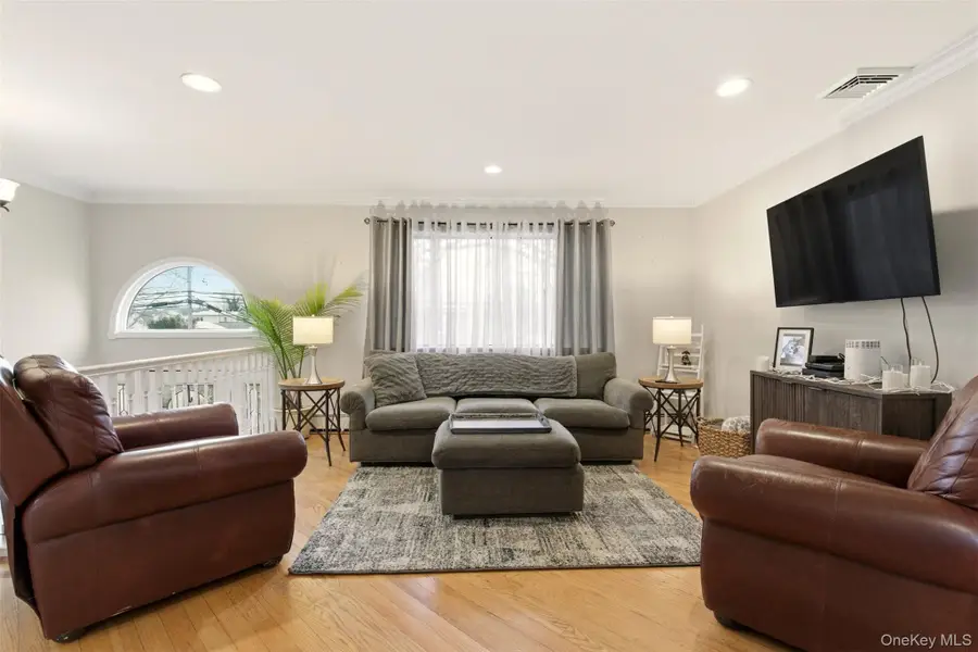 17 Westminster Lane, West Islip, NY 11795 - #2