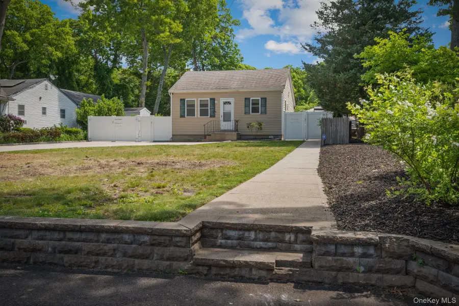 289 Magnolia Drive, Selden, NY 11784 - #3