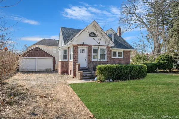 44 Elizabeth Avenue, Smithtown, NY 11787