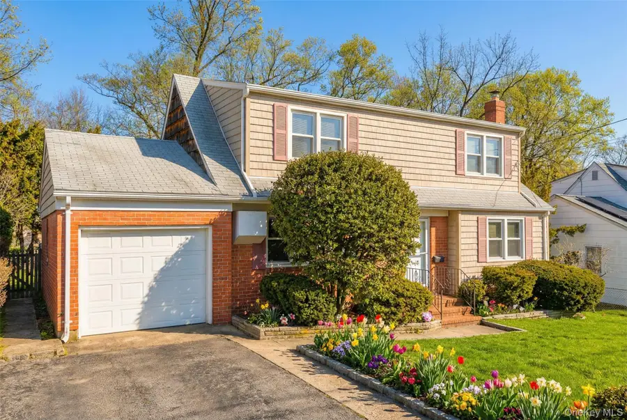 11 Delaware Avenue, Port Washington, NY 11050 - #2