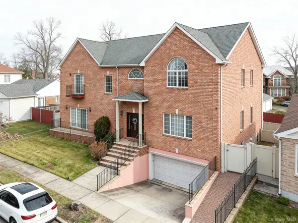 66-19 Commonwealth Boulevard, Little Neck, NY 11362