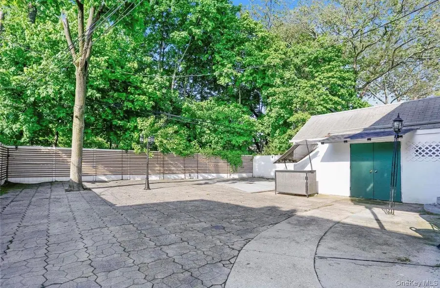 30 Norfolk Drive E, Elmont, NY 11003 - #3