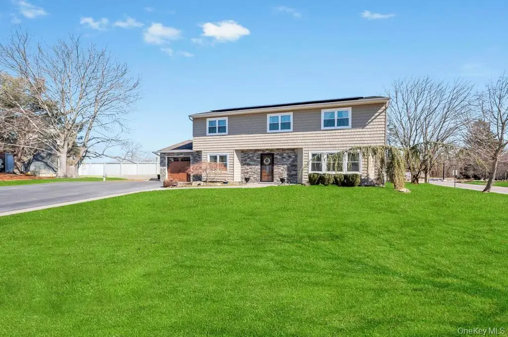 21 Burwood Lane, Coram, NY 11727 - #1