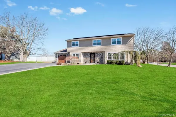 21 Burwood Lane, Coram, NY 11727