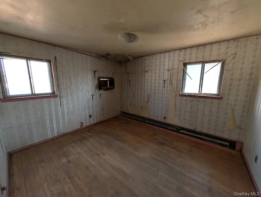 388 Vespucci Avenue, Copiague, NY 11726 - #3