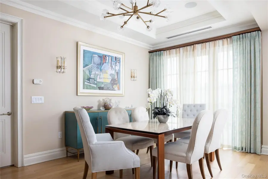 2000 Royal Court #2101, North Hills, NY 11040 - #2