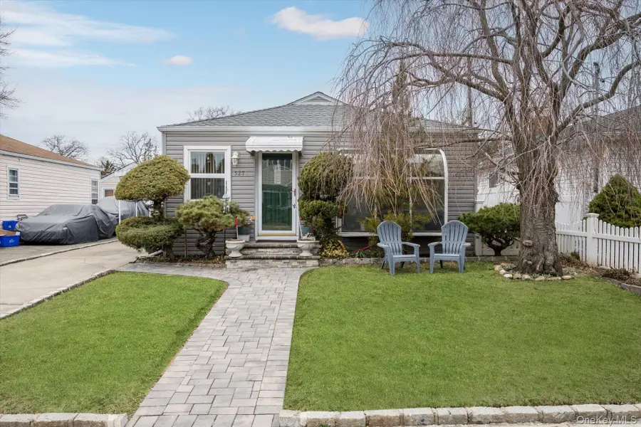 527 Willow Street, South Hempstead, NY 11550 - #2