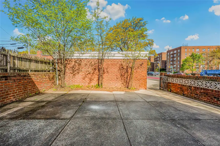 8459 Goldington Court, Middle Village, NY 11379 - #3