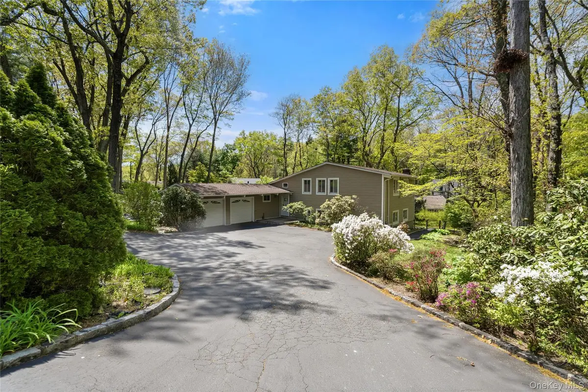 6 Split Oak Drive, East Norwich, NY 11732 - #1