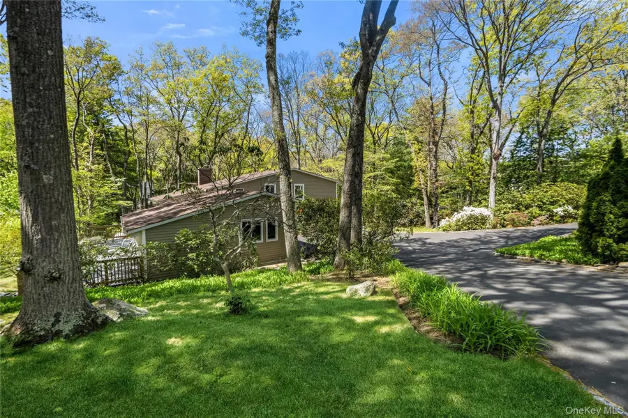 6 Split Oak Drive, East Norwich, NY 11732 - #2