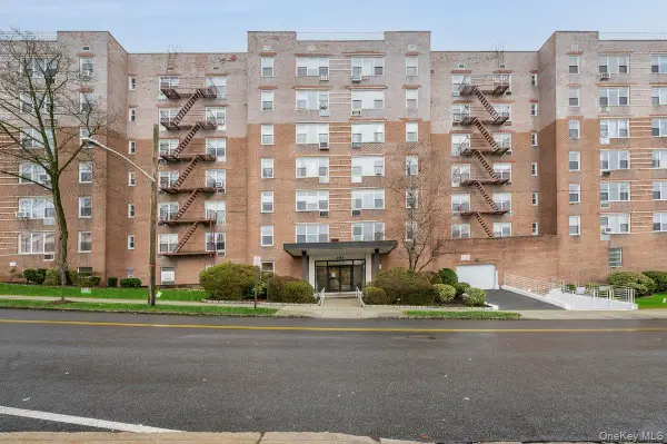 1 Oakridge Place #1G, Eastchester, NY 10709