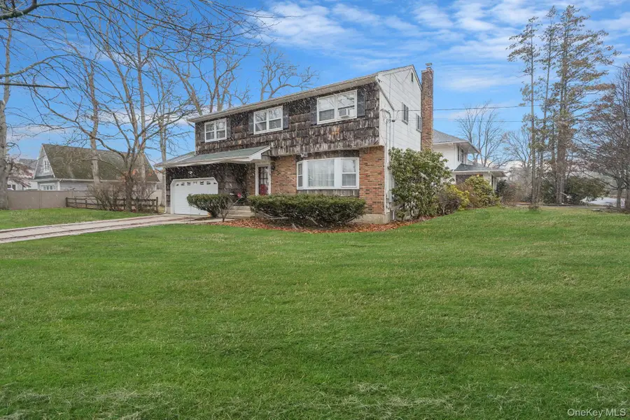 60 Iroquois Drive, Brightwaters, NY 11718 - #2