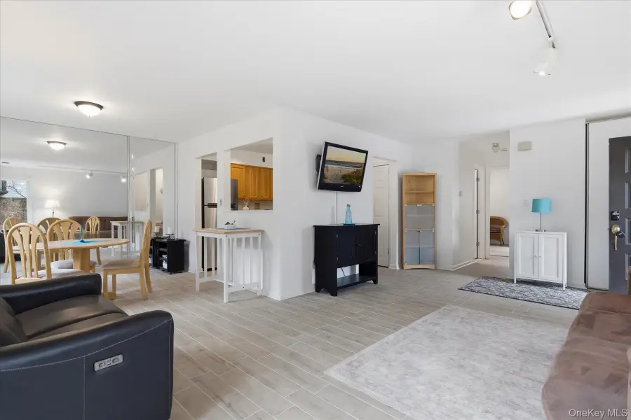 190 Poplar Court, Wantagh, NY 11793 - #3